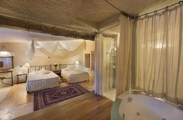 Deluxe Cave Suite