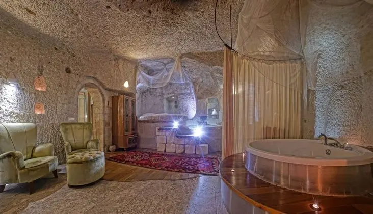 Deluxe Cave Suite