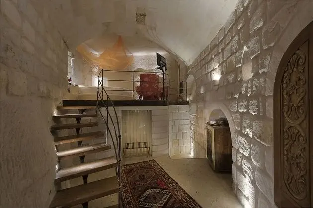 Deluxe Cave Suite