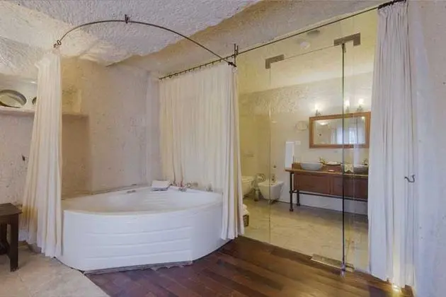 Deluxe Mağara Suit İptal Edilemez