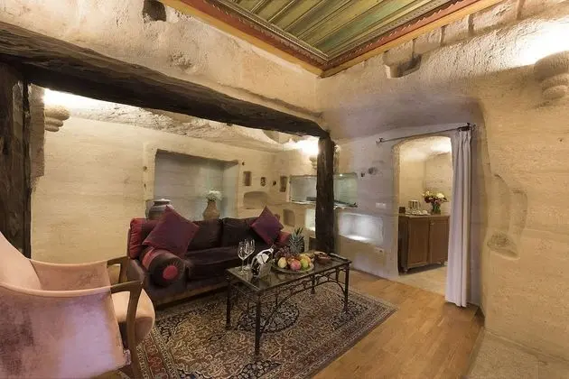 King Cave Suite