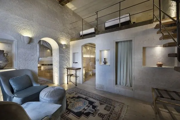 King Cave Suite