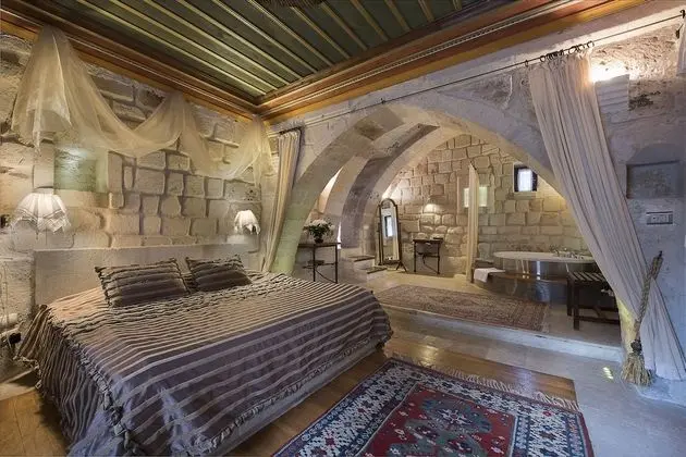 King Cave Suite