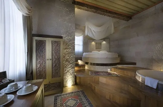 King Cave Suite