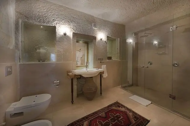 King Cave Suite