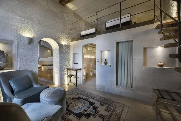 King Cave Suite