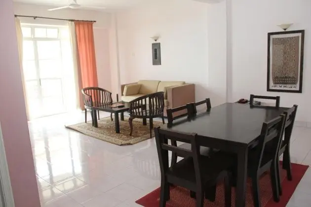 Suit Three Beds