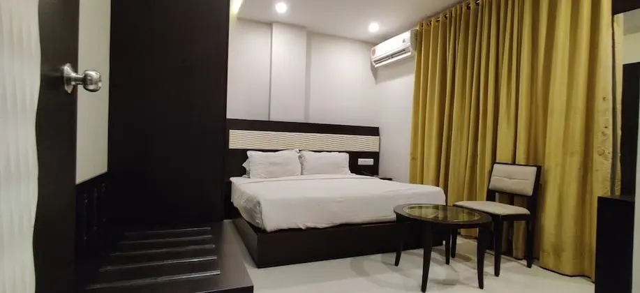 Deluxe Tek Büyük Yataklı Oda, 1 En Büyük (King) Boy Yatak, Sigara İçilebilir, Şehir Manzaralı