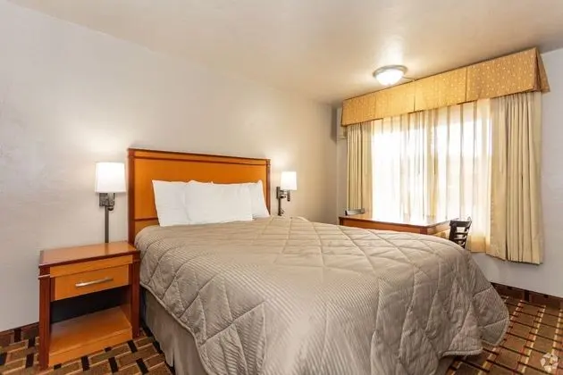 Oda, 1 Büyük (Queen) Boy Yatak