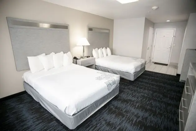 2 Queens Deluxe Suite with Queen Sofa Bed, Ocean View