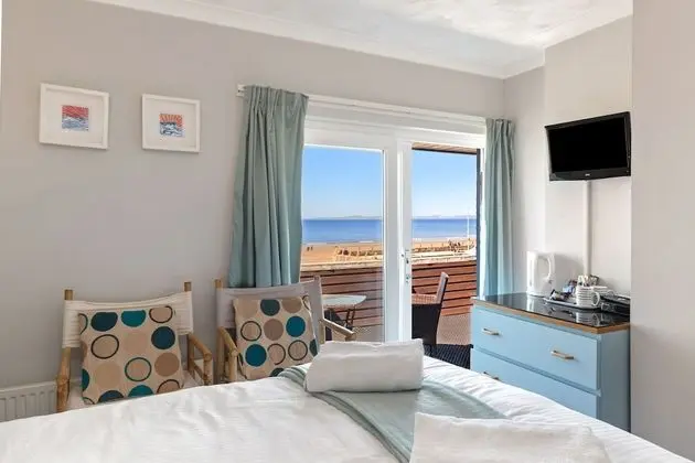 Superior Tek Büyük Yataklı Oda, Banyolu/Duşlu, Deniz Manzaralı (Balcony overlooking beach)