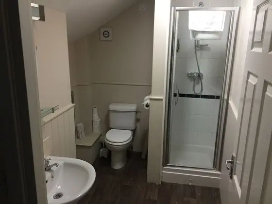 İki Ayrı Yataklı Oda, Banyolu/Duşlu