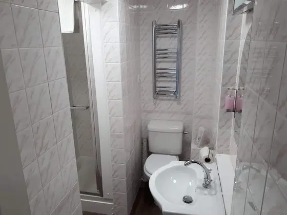 İki Ayrı Yataklı Oda, Banyolu/Duşlu