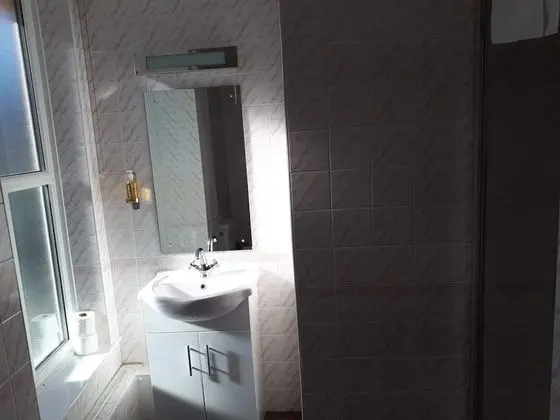 İki Ayrı Yataklı Oda, Banyolu/Duşlu