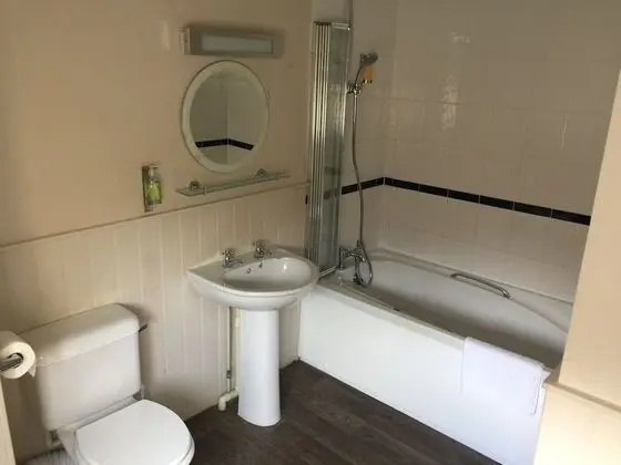 Süit, Banyolu/Duşlu