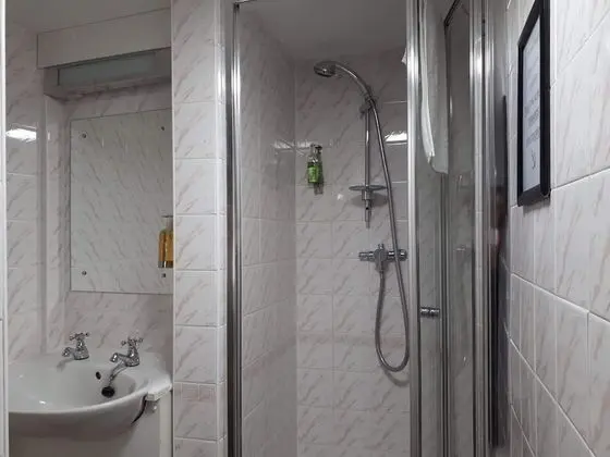 Tek Büyük Yataklı Oda, Banyolu/Duşlu