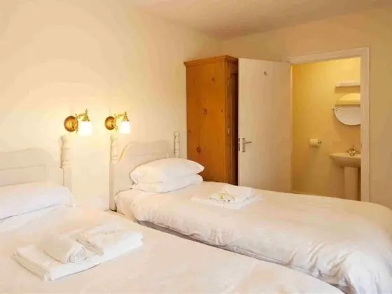 İki Ayrı Yataklı Oda, Banyolu/Duşlu