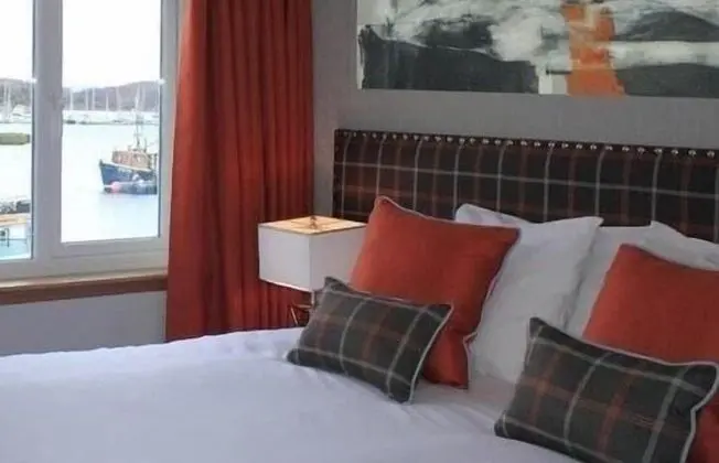 Tek Büyük veya İki Ayrı Yataklı Oda, Banyolu/Duşlu (Loch View)