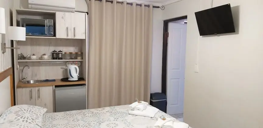 Standard Tek Büyük Yataklı Oda (Standard Double Room 2)