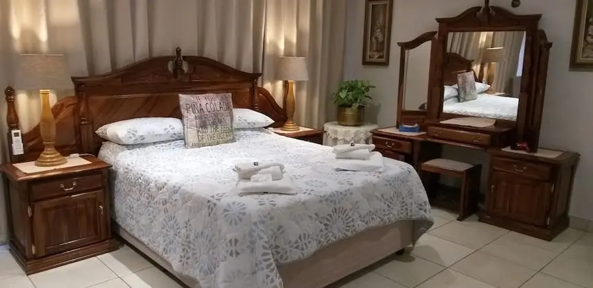 Süit (Upstairs Suite 4)