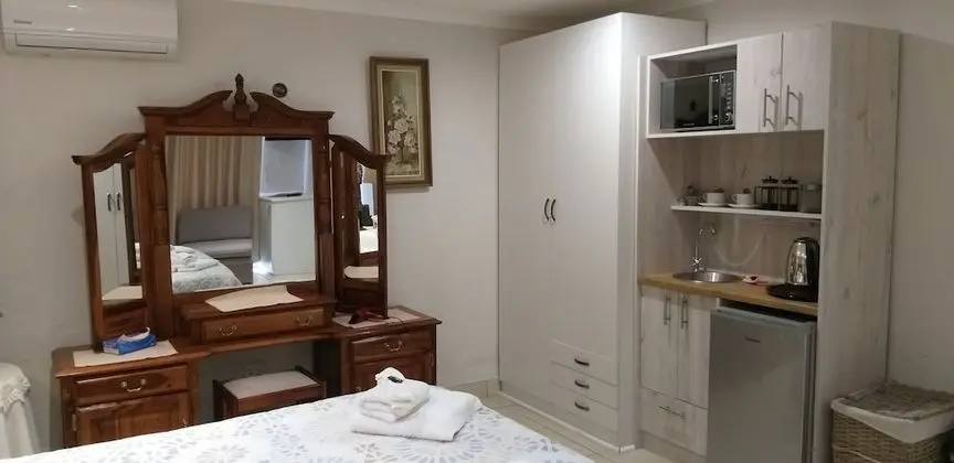 Süit (Upstairs Suite 4)