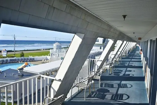 Main Building 2 Doubles No Ocean View Floor 2