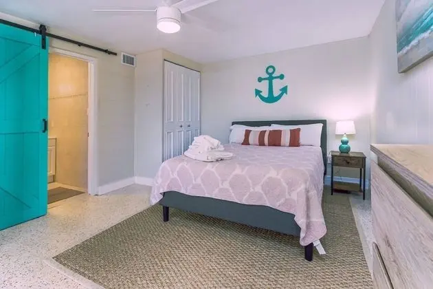 Ev (Anchors Away Gulf Gate Home)