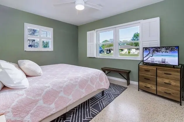 Ev (Anchors Away Gulf Gate Home)