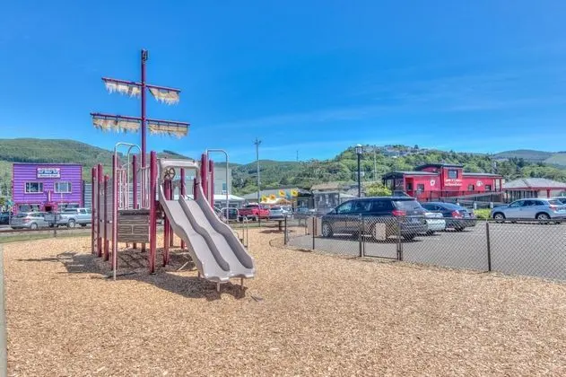 Ev, Birden Çok Yatak (Anchors Aweigh Rockaway)