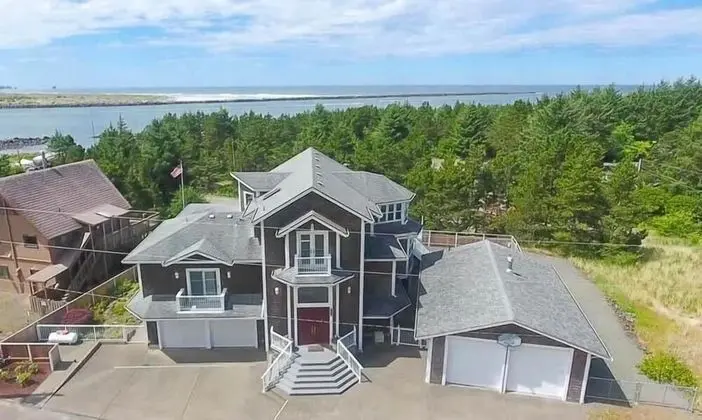 Ev, Birden Çok Yatak (Anchors Aweigh Rockaway)