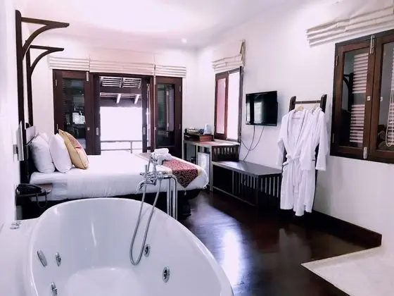 Luxury Oda