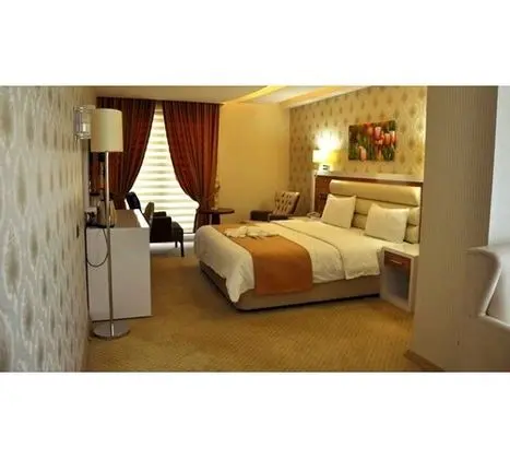 Suite, Kara Manzaralı