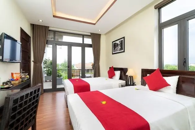 Deluxe Tek Büyük veya İki Ayrı Yataklı Oda, Birden Çok Yatak, Balkon, Nehir Manzaralı