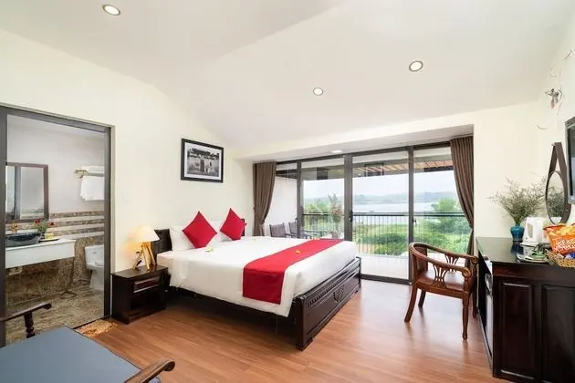 Deluxe Tek Büyük veya İki Ayrı Yataklı Oda, Birden Çok Yatak, Balkon, Nehir Manzaralı