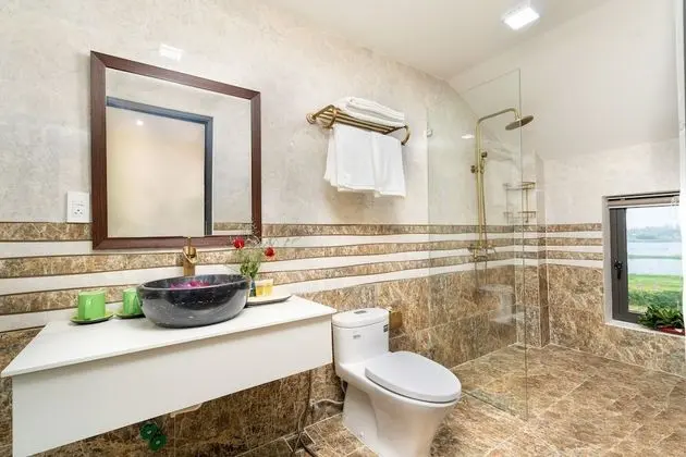 Deluxe Tek Büyük Yataklı Oda, 1 Büyük (Queen) Boy Yatak, Balkon, Bahçe Manzaralı