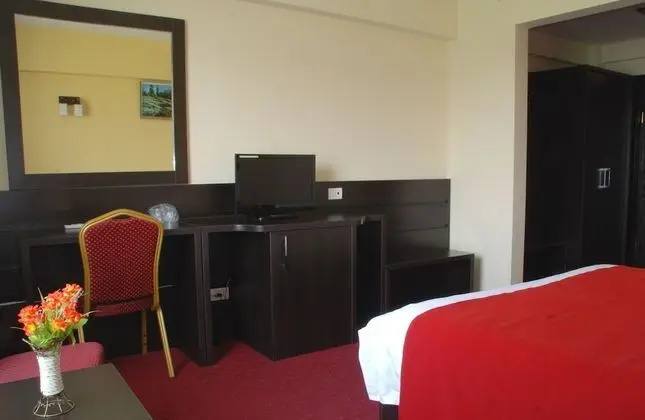 Business Tek Büyük Yataklı Oda