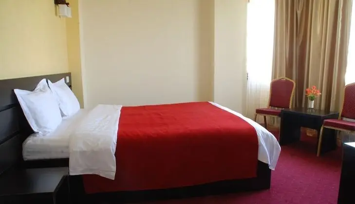 Business Tek Büyük Yataklı Oda