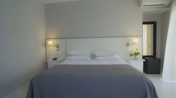 Basic Tek Büyük Yataklı Oda