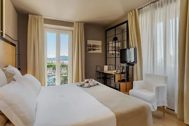 Deluxe Tek Büyük Yataklı Oda, Balkon, Göl Manzaralı