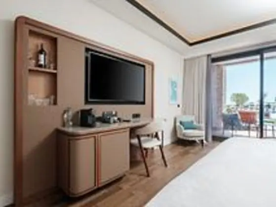 Deluxe Deniz Tarafı Manzaralı Aile Suite Swim Up