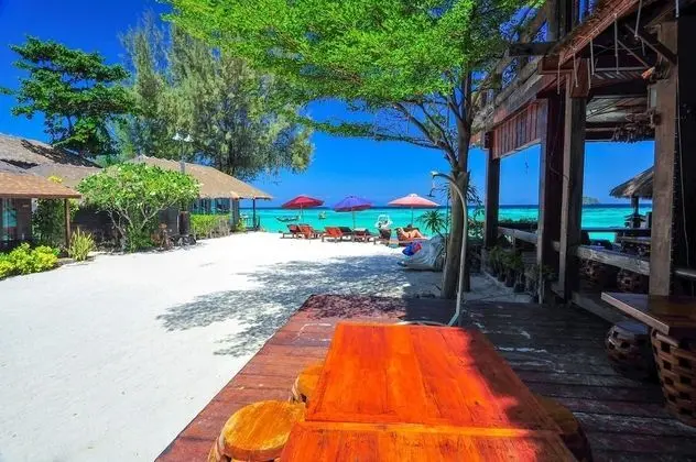 Deluxe Beachfront Villas