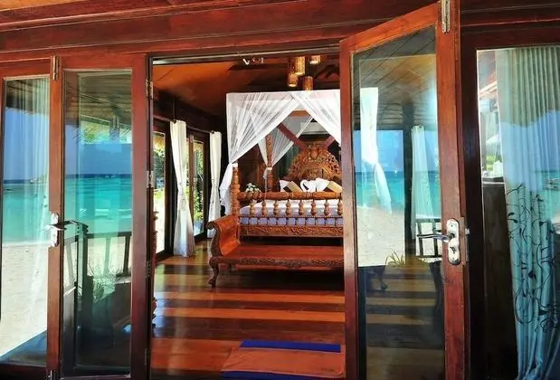 Deluxe Beachfront Villas