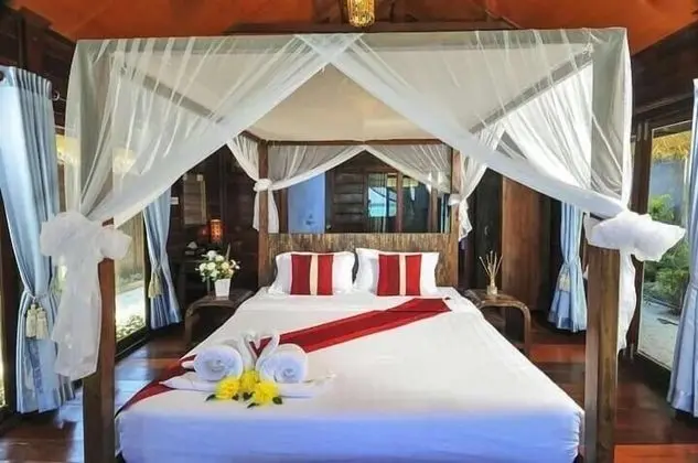 Deluxe Beachfront Villas