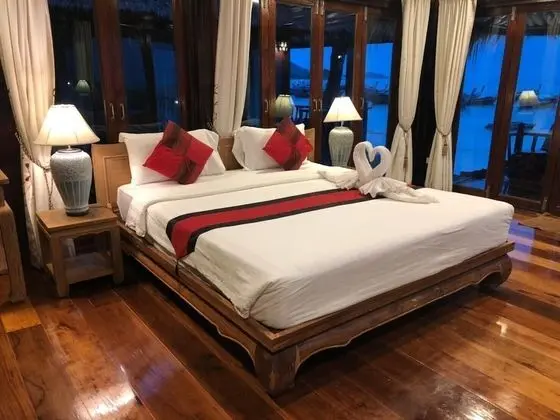 Deluxe Beachfront Villas