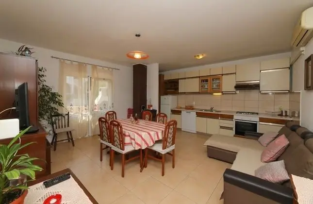 Apart Daire (Anđa - with large terrace - A1-Angie)