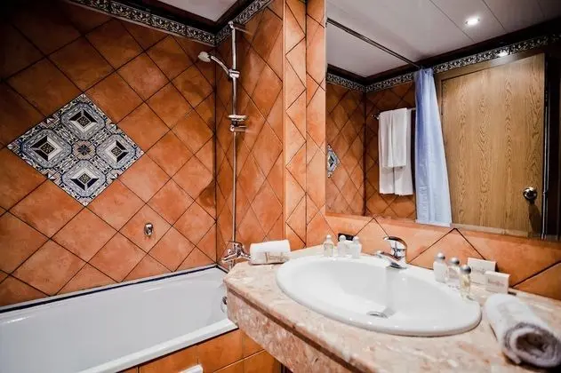 Tek Büyük Yataklı Oda, Balkon, Park Manzaralı