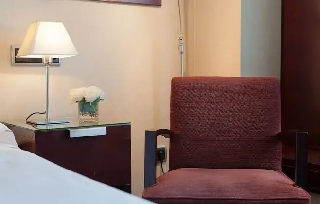 Büyük Yataklı Tek Kişilik Oda