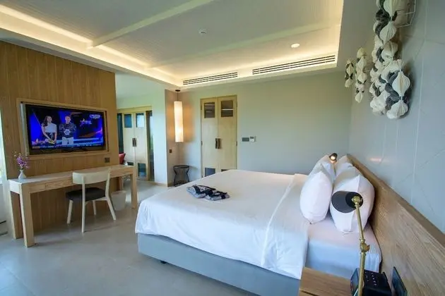 Honeymoon Suite