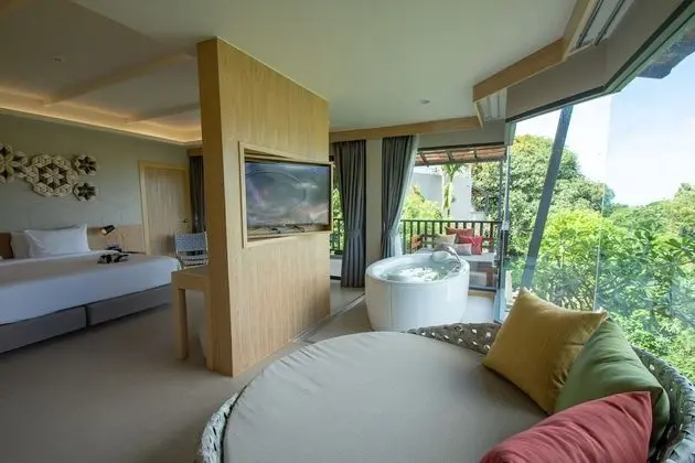 Honeymoon Suite