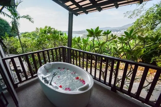 Honeymoon Suite